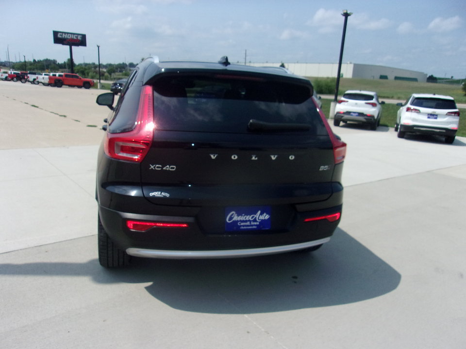 Used 2024 Volvo XC40 B5 Plus AWD/4WD image 4