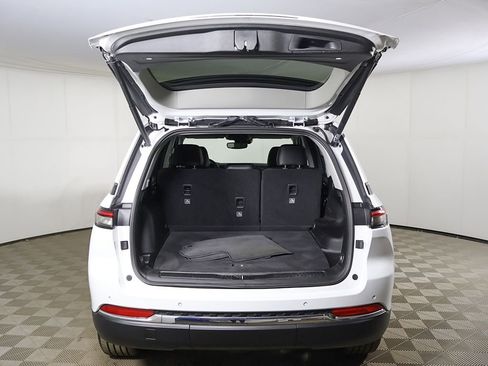 Used 2023 Jeep Grand Cherokee Limited image 16