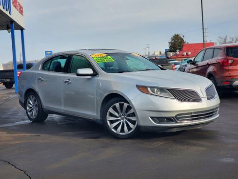 Used 2016 Lincoln MKS image 1