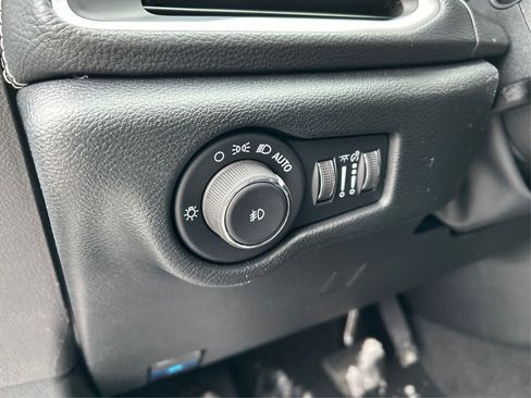 New 2026 Chrysler Pacifica Select image 39