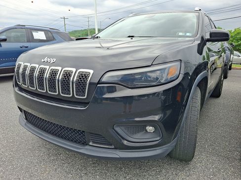 Used 2019 Jeep Cherokee Latitude Plus w/ Cold Weather Group AWD/4WD image 3
