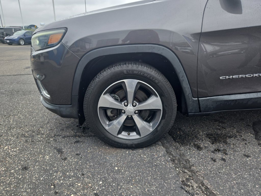 Used 2019 Jeep Cherokee Limited AWD/4WD image 16