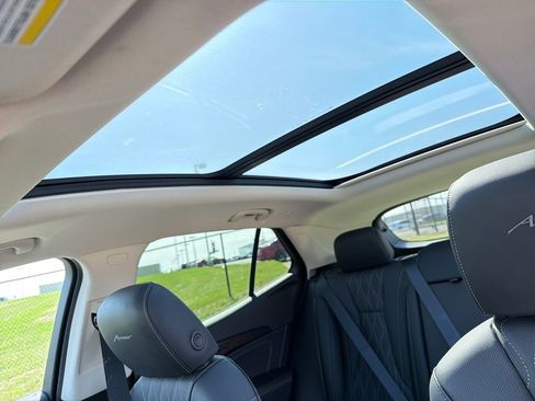 Used 2023 Buick Envision Avenir image 23