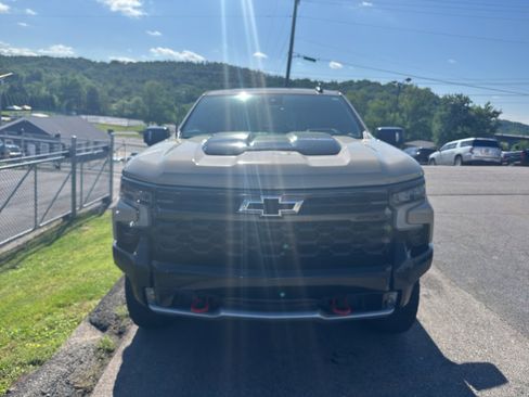 Used 2023 Chevrolet Silverado 1500 ZR2 w/ Technology Package AWD/4WD image 2