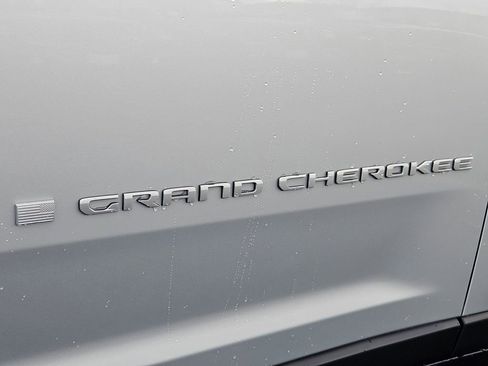 New 2025 Jeep Grand Cherokee L Limited w/ Trailer Tow Package AWD/4WD image 33
