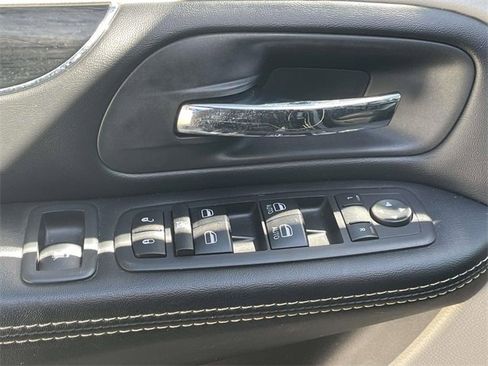 Used 2019 Dodge Grand Caravan SXT image 16