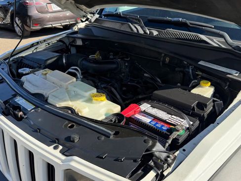 Used 2010 Jeep Liberty Renegade w/ Navigation Convenience Group image 22