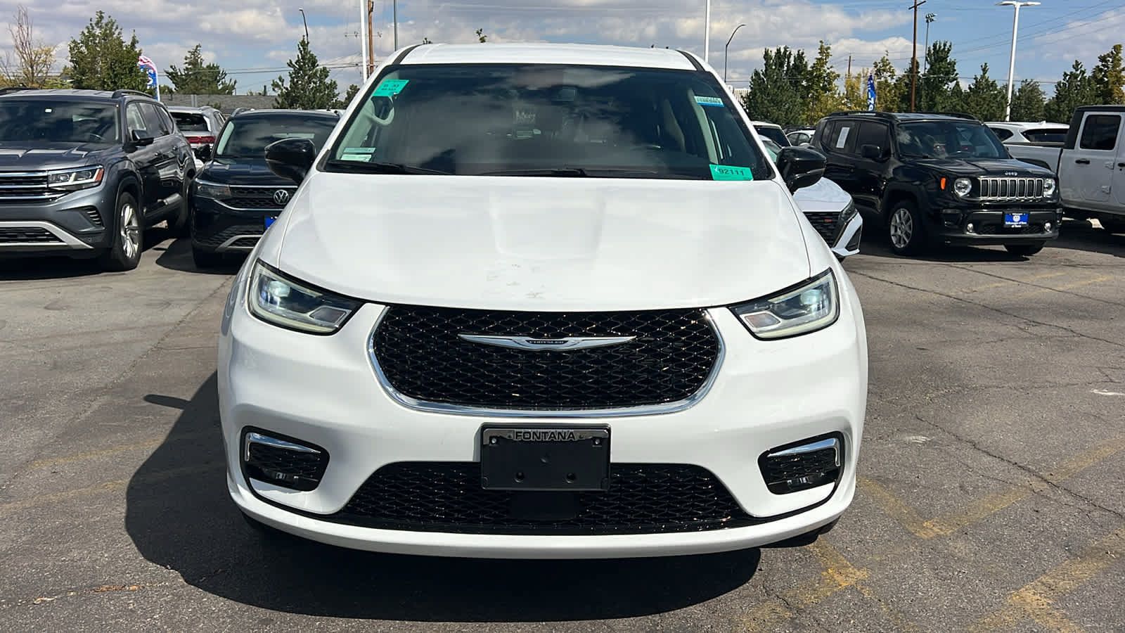 Used 2024 Chrysler Pacifica Touring-L AWD/4WD image 2