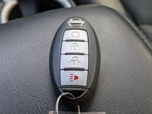 Used 2018 Nissan Pathfinder SV image 34