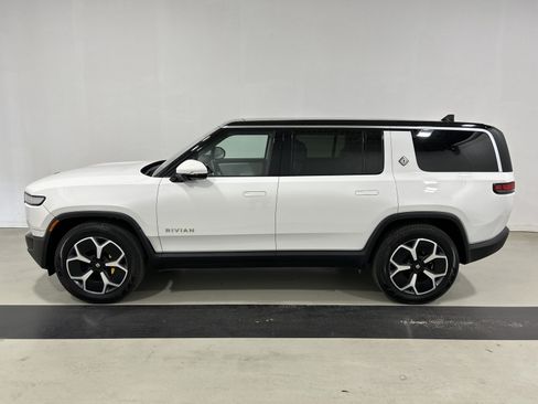 Used 2024 Rivian R1S Adventure AWD/4WD image 2