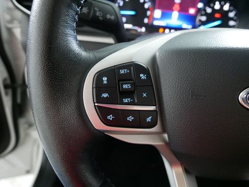 Used 2023 Ford Explorer XLT AWD/4WD image 27