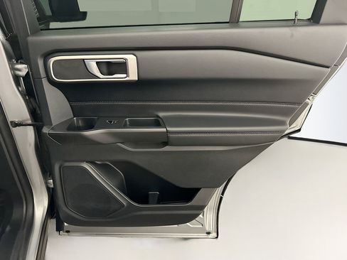 Used 2020 Ford Explorer XLT w/ Equipment Group 202A image 32