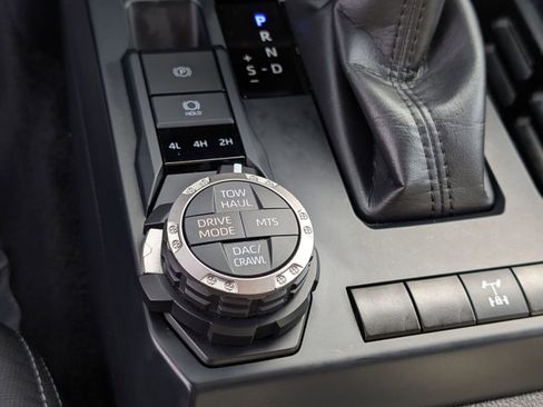 Used 2025 Toyota Tacoma TRD Off-Road image 25