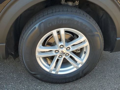 Used 2022 Ford Explorer XLT image 5