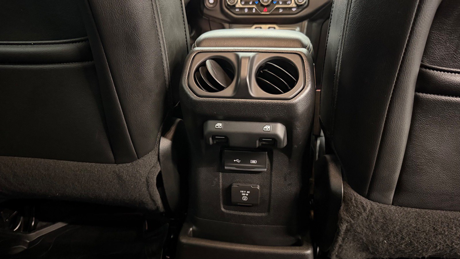 Used 2019 Jeep Wrangler Unlimited Sahara AWD/4WD image 31