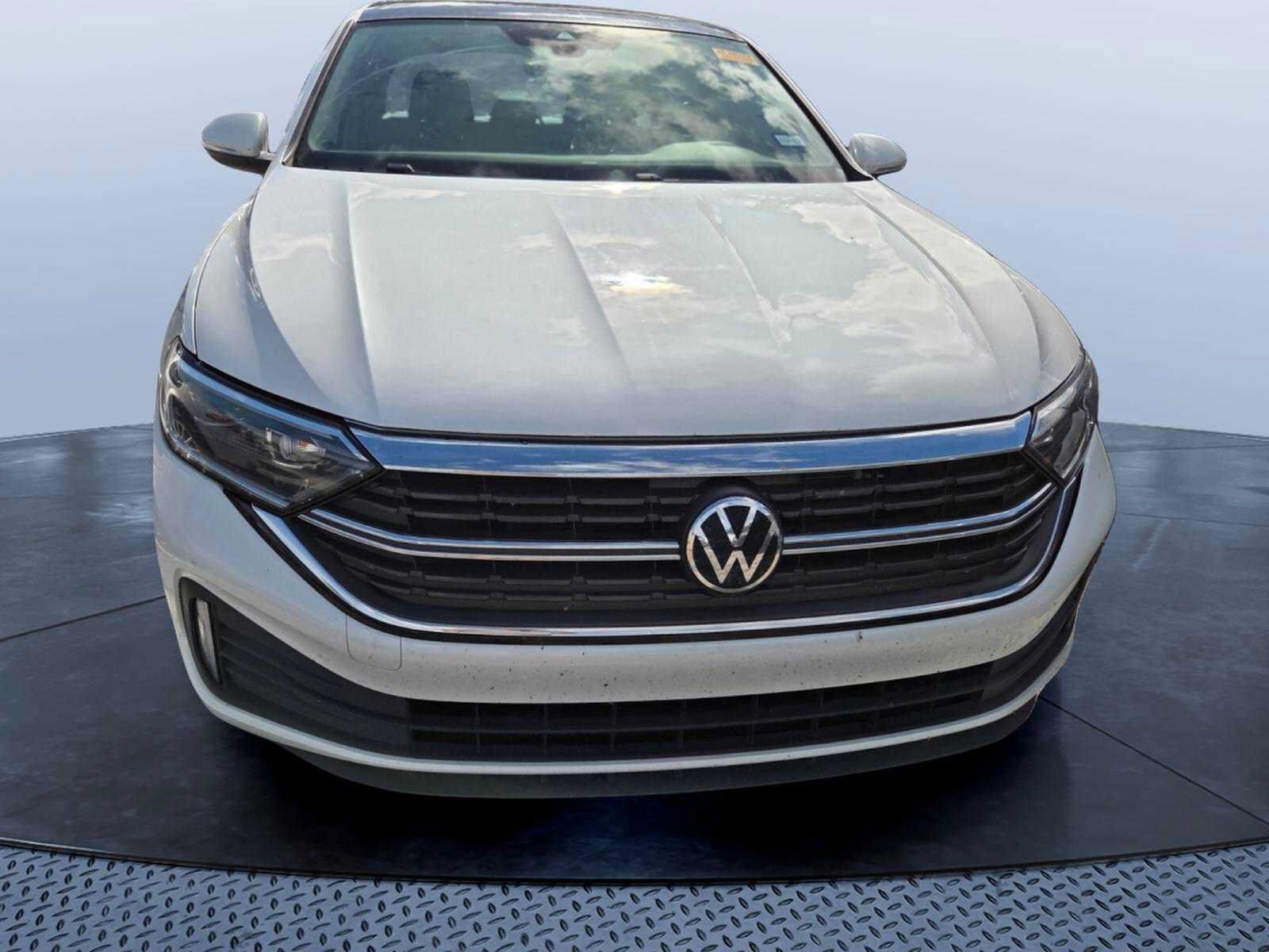 Used 2024 Volkswagen Jetta SEL FWD image 2