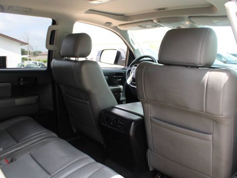 Used 2017 Toyota Sequoia SR5 AWD/4WD image 10