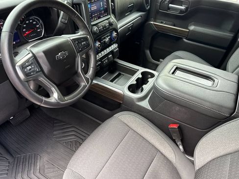 Used 2021 Chevrolet Silverado 1500 LT Trail Boss w/ Convenience Package II AWD/4WD image 3