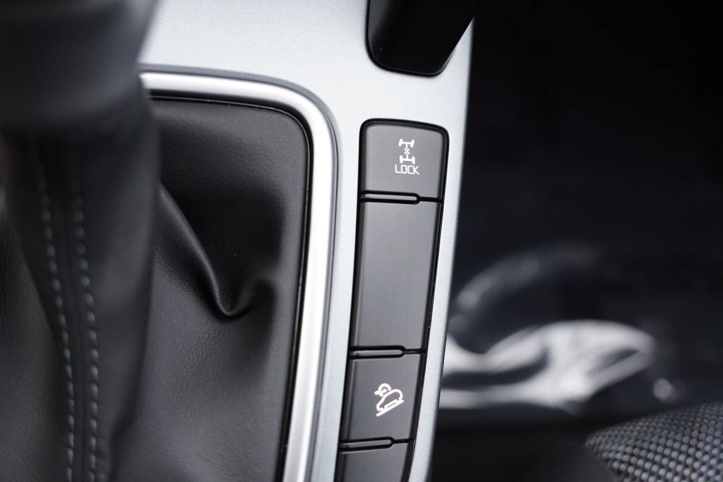 Certified 2024 Kia Seltos LX AWD/4WD image 25