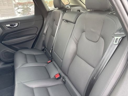 Used 2025 Volvo XC60 B5 Plus image 32