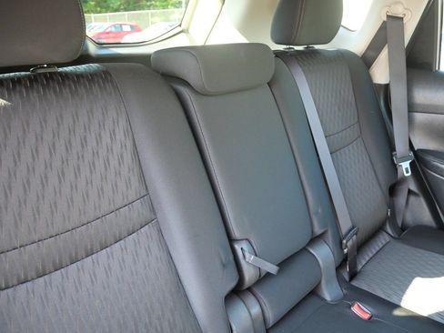 Used 2018 Nissan Rogue SV AWD/4WD image 31