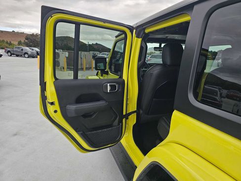 Used 2023 Jeep Wrangler Unlimited Sahara AWD/4WD image 15