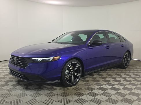 Used 2023 Honda Accord Sport image 3