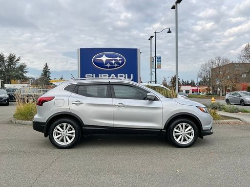 Used 2017 Nissan Rogue Sport SV w/ SV Premium Package image 9