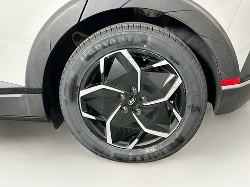 Used 2024 Hyundai Ioniq 5 SEL RWD image 11