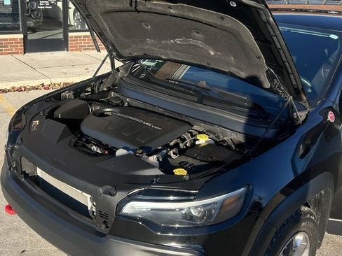 Used 2019 Jeep Cherokee Trailhawk w/ Cold Weather Group image 35