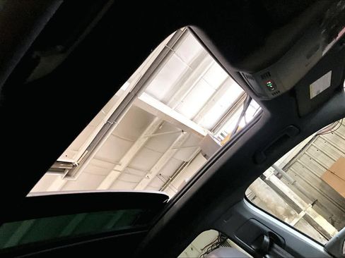 Used 2022 Volkswagen Tiguan SE R-Line image 13