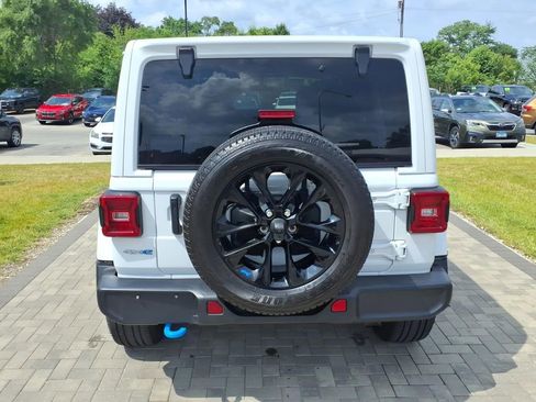 Used 2023 Jeep Wrangler Unlimited Sahara w/ Cold Weather Group AWD/4WD image 7
