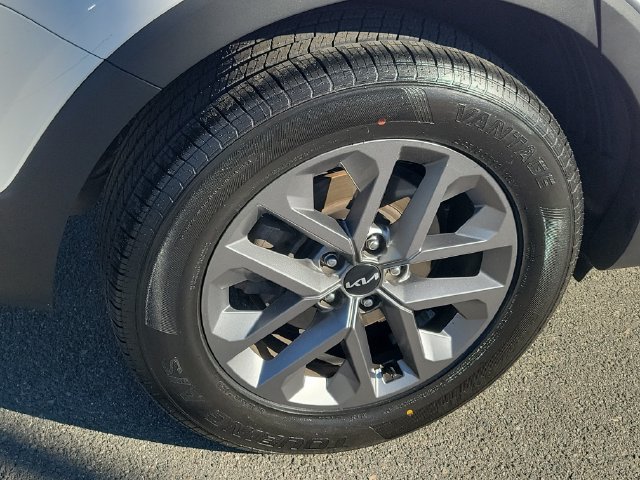 Used 2023 Kia Telluride LX FWD image 30