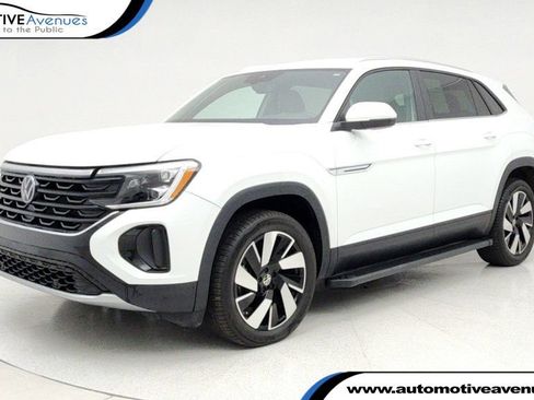 Used 2024 Volkswagen Atlas Cross Sport SE image 1