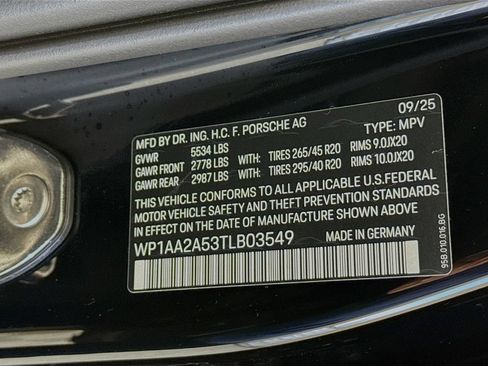 Certified 2026 Porsche Macan AWD/4WD image 33