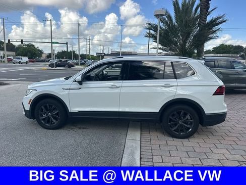 Certified 2024 Volkswagen Tiguan SE FWD image 10