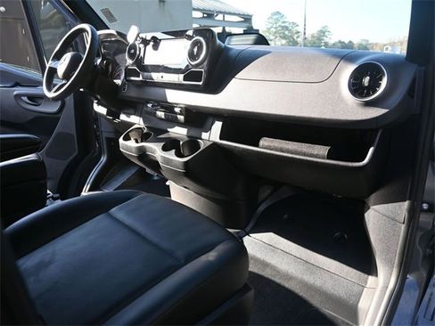 Used 2025 Mercedes-Benz Sprinter 2500 image 15