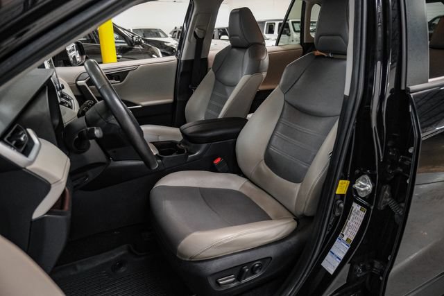 Used 2020 Toyota RAV4 Limited AWD/4WD image 29