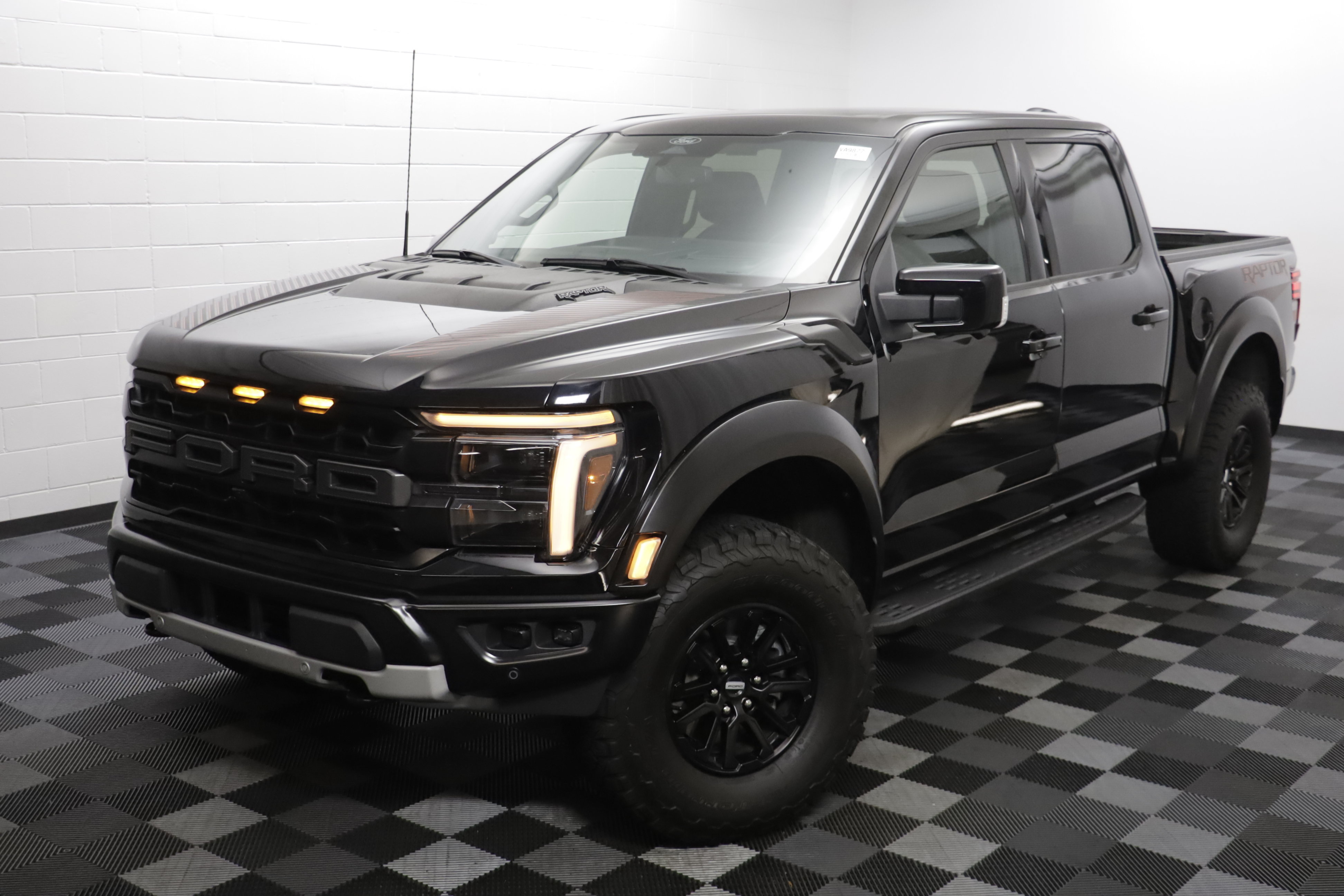 Used 2025 Ford F150 Raptor AWD/4WD image 2