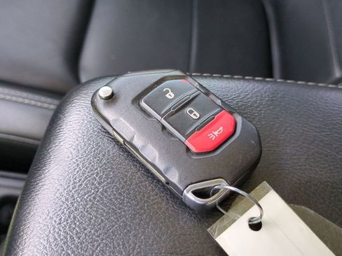 Used 2018 Jeep Wrangler Unlimited Sahara image 33