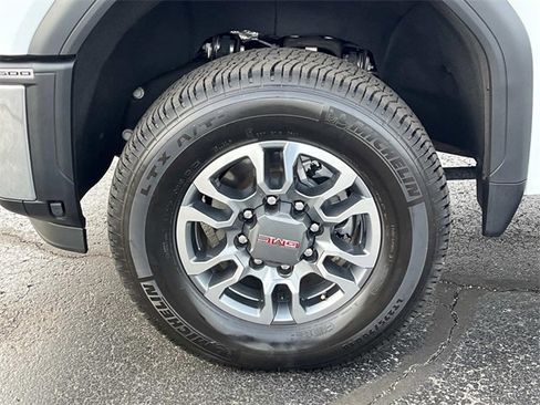 Used 2024 GMC Sierra 2500 SLT w/ SLT Premium Package image 10