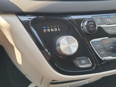Used 2023 Chrysler Pacifica Touring-L FWD image 31