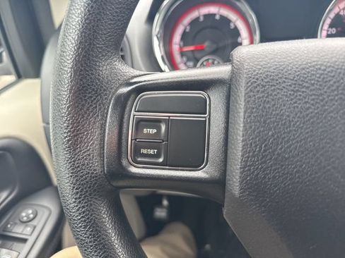 Used 2020 Dodge Grand Caravan SE FWD image 16