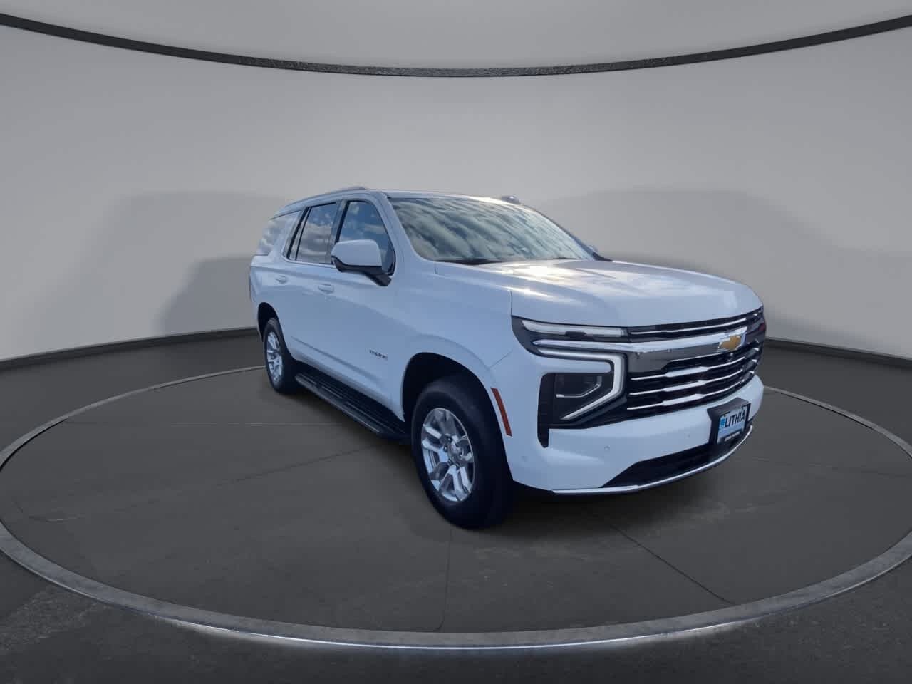 Used 2025 Chevrolet Tahoe LT AWD/4WD image 2