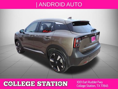 Certified 2025 Nissan Kicks SR FWD image 6