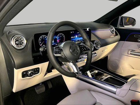 New 2026 Mercedes-Benz GLA 250 4MATIC image 9