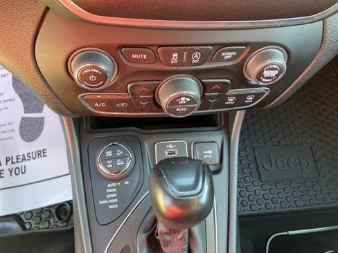 Certified 2022 Jeep Cherokee Trailhawk image 17