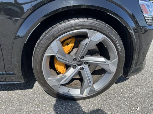 Certified 2022 Audi e-tron S Prestige w/ Prestige Package image 5