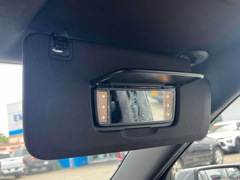 Used 2023 Chevrolet Traverse LT FWD image 30
