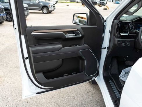 Used 2025 Chevrolet Silverado 1500 LT image 12